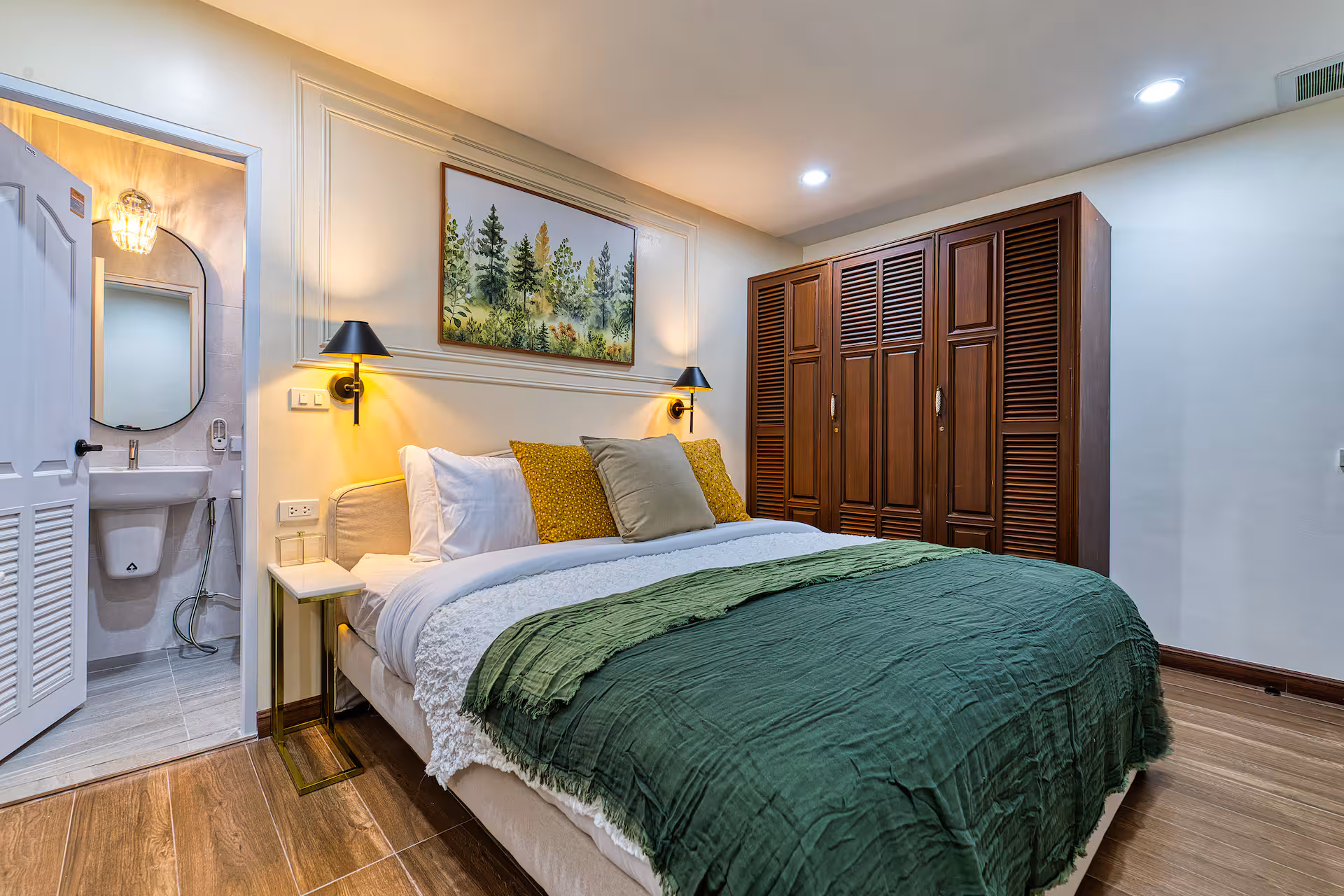 A Private King Room with its own ensuite bathroom.